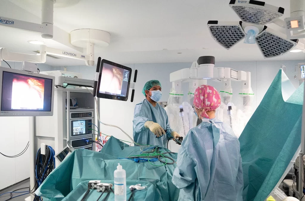 El abordaje robótico acelera la recuperación de los pacientes sometidos a una cirugía bariátrica 1
