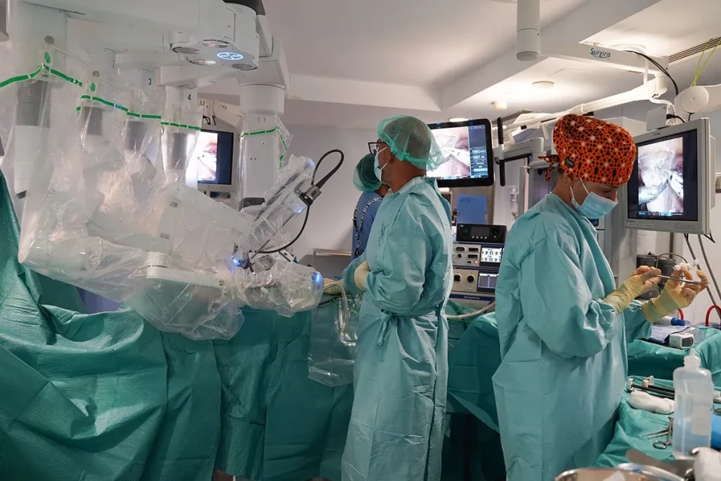 La cirugía robótica consolida a Grupo Policlínica como referente sanitario en Baleares 6