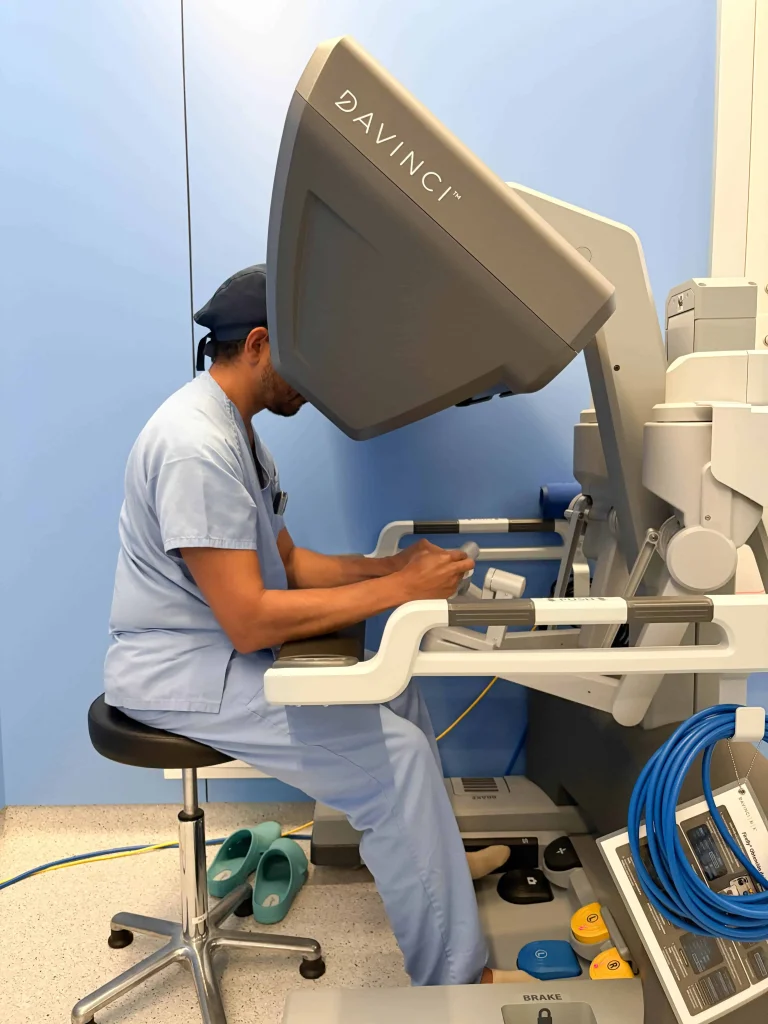 Grupo Policlínica incorpora un segundo robot Da Vinci y sitúa a Ibiza en la élite de la cirugía robótica en España 2 Grupo Policlínica incorpora un segundo robot Da Vinci y sitúa a Ibiza en la élite de la cirugía robótica en España 2