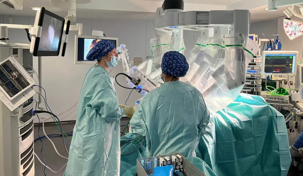 La cirugía robótica consolida a Grupo Policlínica como referente sanitario en Baleares 5
