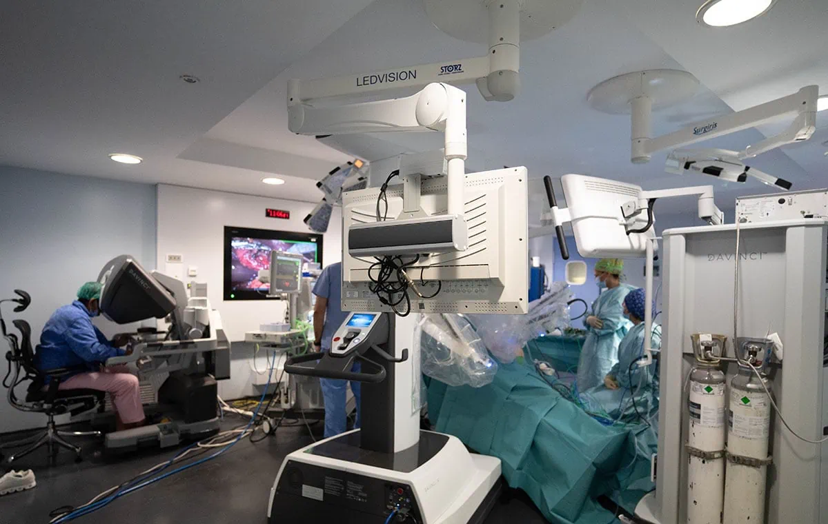 Da Vinci robotic surgery 8