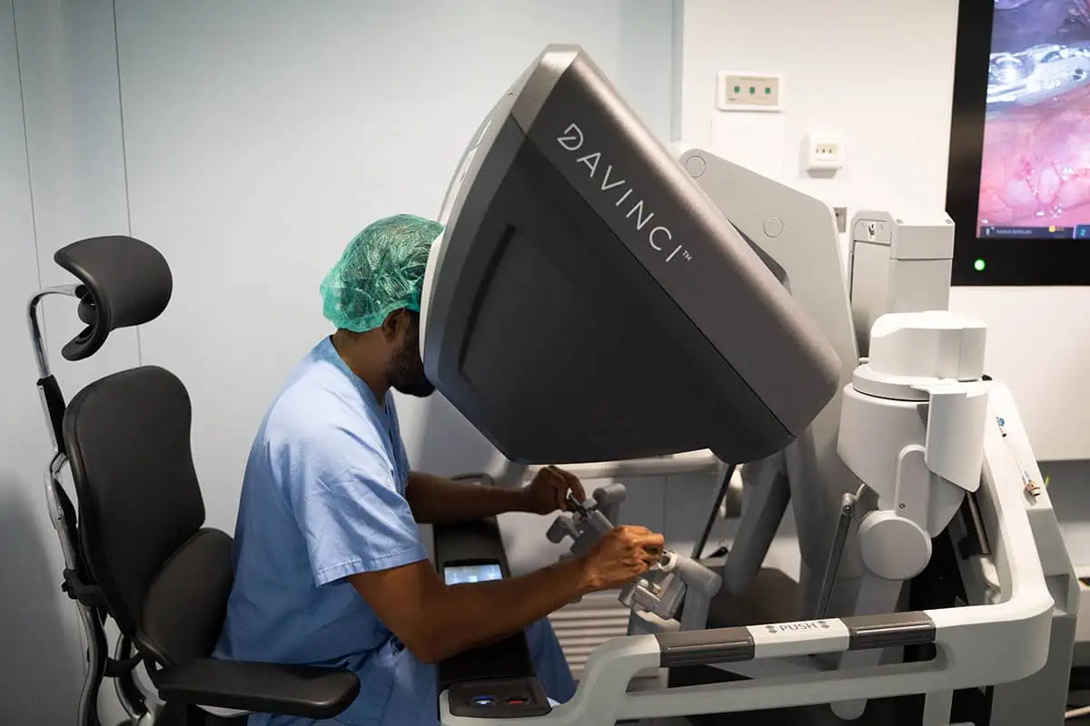 Da Vinci robotic surgery 3